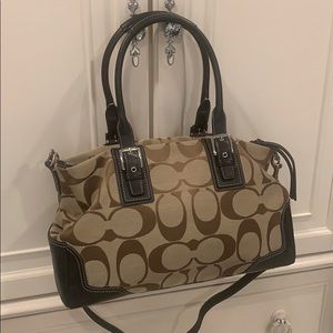 Authentic coach crossbody / shoulder bag